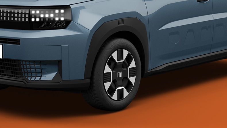 Bilde av frontlys og forhjulet på en Fiat Panda Grande Icon